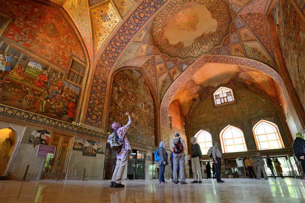 فضای داخلی کاخ چهل ستون در اصفهان ایران