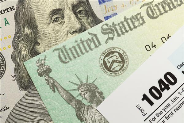 1040 فرم مالیات با چک بازپرداخت و پول نقد