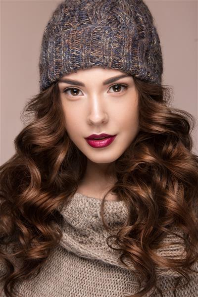 مدل زن با موی بلند تصویر زمستان گرم صورت زیبایی