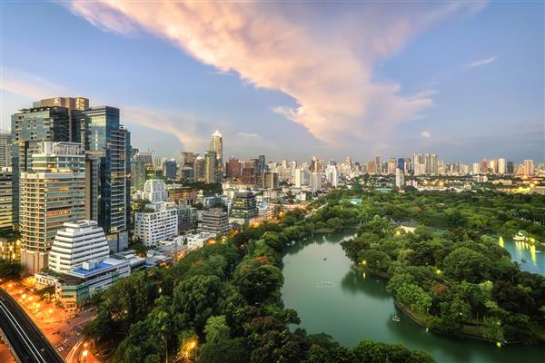 منظره شهری عصر فوق العاده در پارک لومفینی بانکوک تایلند