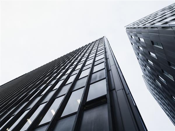 جزئیات معماری ساختمان نمای شیشه ای مدرن سیاه و سفید