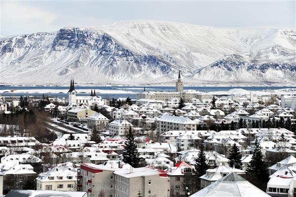 نمای هوایی فوق العاده با زاویه دید گسترده از ریکیاویک ایسلند در زمستان