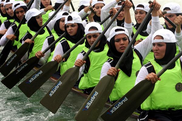 تهران ایران زنان ورزشکار ایرانی در قایق درگون