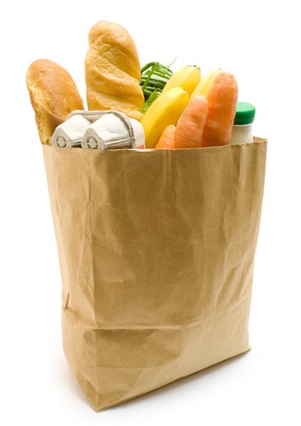 یک کیسه با مواد غذایی که روی زمینه سفید جدا شده است