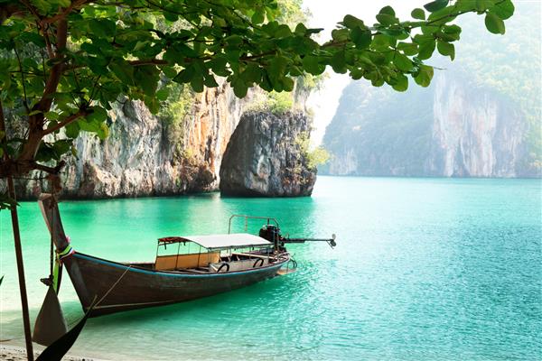قایق طولانی در جزیره تایلند