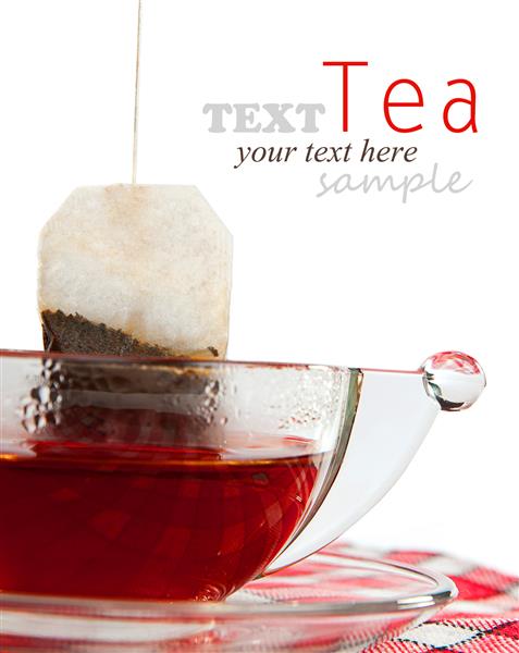 متن نمونه با فنجان شفاف چای و کیسه چای