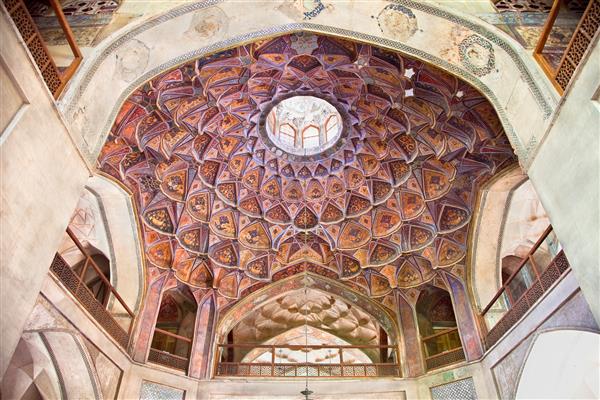 گنبد تزئین شده زیبا از کاخ هشت بهشت ​​ اصفهان اصفهان ایران