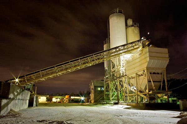کارخانه سیمان در شب لوئیزیانا ایالات متحده آمریکا