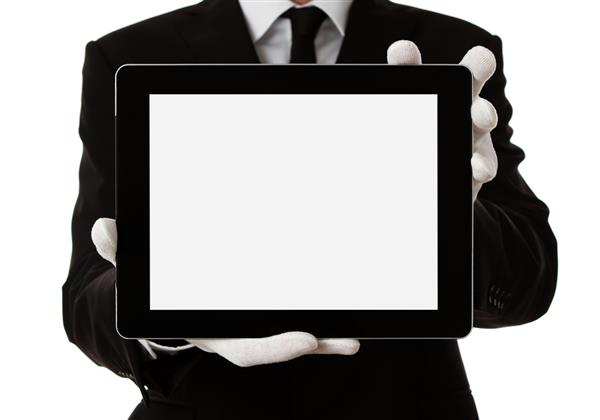 مردی که محصول یا متن را در رایانه لوحی دیجیتال با مسیر قطع صفحه نمایش ارائه می دهد