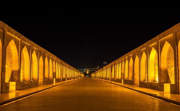 پل الله وردی خان سی و سه پل در اصفهان ایران