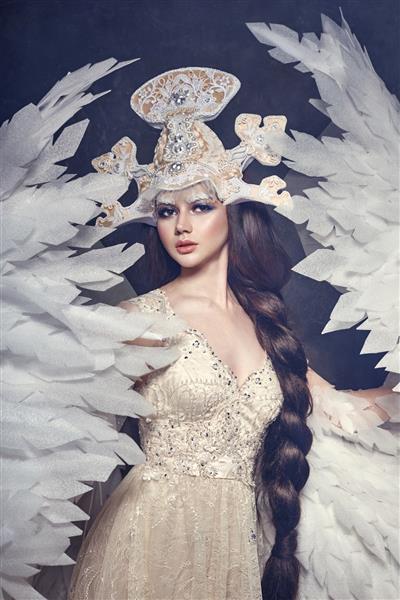 ملکه فرشتگان لباس زیبا با بال