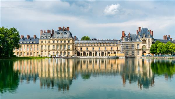 Chateau de fontainebleau یکی از بزرگترین کاخ های سلطنتی فرانسه