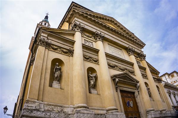 نمای کلیسای سان فیلیپو نری در ویچنزا ایتالیا