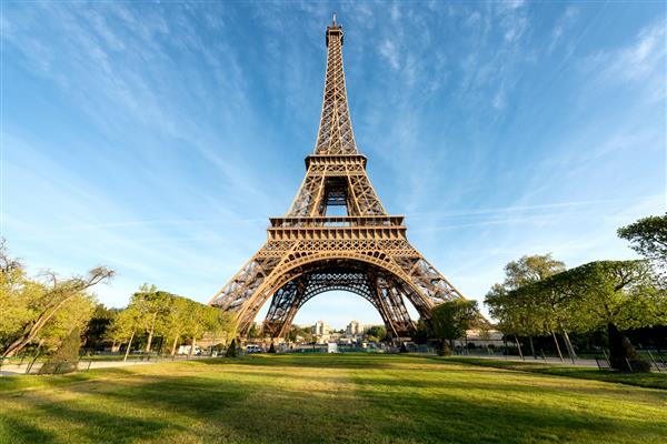 برج ایفل معروف و بهترین مقاصد پاریس و فرانسه است