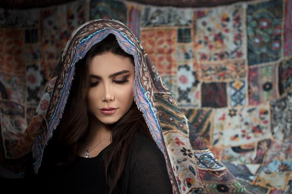 مدل زن به سبک قومی طراحی حجاب