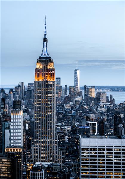 عمودی منظره شهری با آسمان خراش های بلند در نیویورک ایالات متحده آمریکا