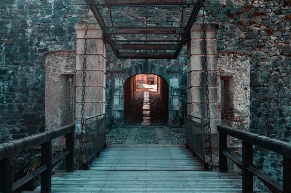 ورودی قلعه فنسترل ایتالیا