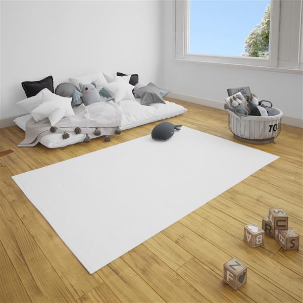اتاق کودک با مبل و فرش روی زمین چوبی