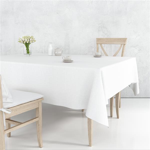 ماکت میز ناهارخوری با پارچه سفید و صندلی چوبی