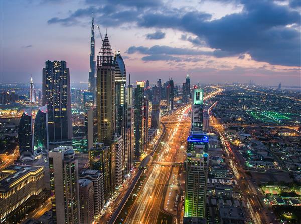 جاده شیخ زاید در شب در دبی امارات