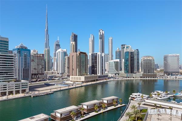 دوبا افق مرکز شهر شگفت انگیز در طلوع خورشید امارات متحده عربی