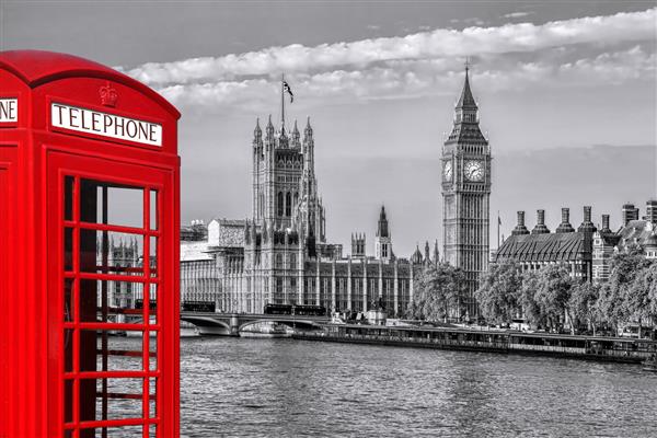 نمادهای لندن با BIG BEN اتوبوس های دو طبقه و باجه تلفن قرمز در انگلستان انگلستان