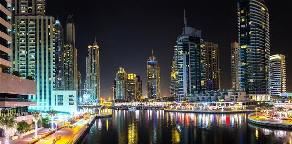 پانوراما از مارینا دبی در یک شب تابستانی دبی امارات