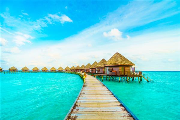 جزیره گرمسیری زیبای مالدیو با ساحل و دریا برای پس‌زمینه تعطیلات در طبیعت تقویت پردازش رنگ