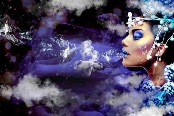 ملکه یخی تصویر دختری در یخ تاج مرواریدی و سرمای درون خروج بخار از دهان نقره ایی بکگراند طوسی سفید آبی تقره ایی
