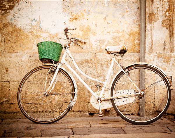 دوچرخه در شهر قدیمی اروپایی