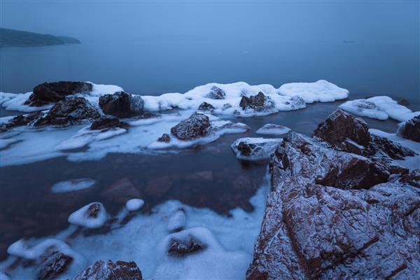 عکس نوردهی طولانی از یک دریای زمستانی