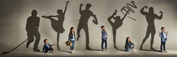 دوران کودکی و رویای آینده بزرگ و مشهور تصویر مفهومی با پسر و دختر و سایه های ورزشکار مناسب بازیکن هاکی بدنساز بالرین کلاژ خلاقانه ساخته شده از 2 مدل
