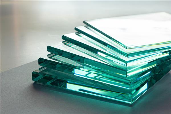 کارخانه شیشه انواع ضخامت های شیشه شفاف را تولید می کند