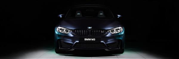 کاتوویتس لهستان - 12 03 2016 جلوی BMW M3 30 Jahre Edition در یک گاراژ تاریک ایستاده است این یک نسخه محدود است که برای جشن 30 سالگی M3 ایجاد شده است فقط 500 عدد 450 اسب بخار