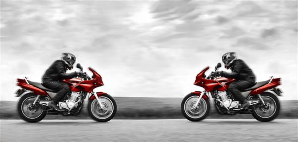 دو موتورسوار با سرعت بالا و مفهوم خطرناک رانندگی می کنند عکس سیاه و سفید موتورسیکلت های قرمز