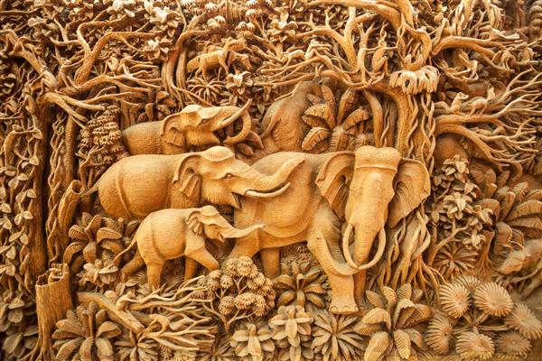 فیل تایلندی حک شده روی چوب