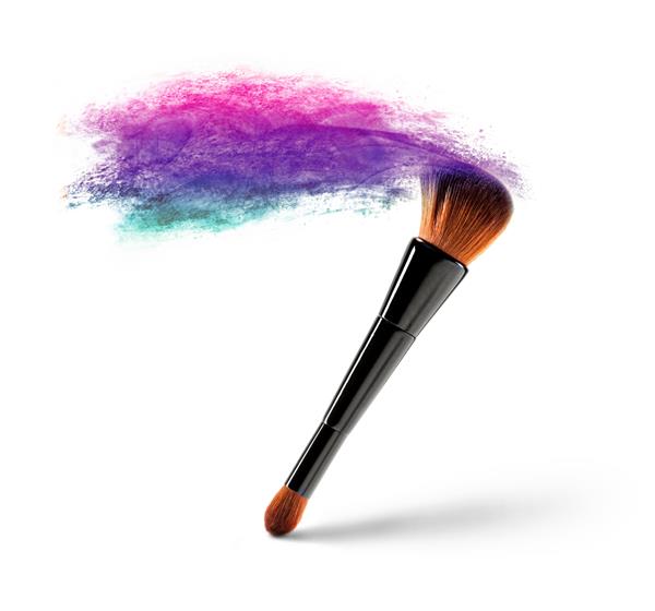 قلم مو آرایش با پاشش پودر چند رنگ در پس زمینه سفید