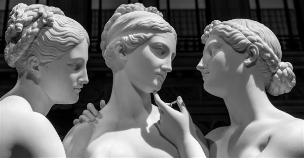 میلان ایتالیا - ژوئن 2020 مجسمه سه فضل برتل توروالدسن مجسمه نئوکلاسیک در سنگ مرمر از سه خیریه اساطیری