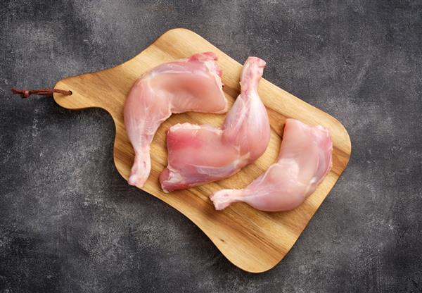 پای مرغ خام بدون پوست پای مرغ خام برای باربیکیو یا سوپ پای مرغ خام تازه نمای بالا