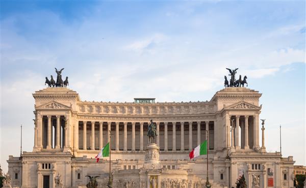 رم ایتالیا - حدود آگوست 2020 بنای تاریخی ویتوریانو واقع در میدان ونیزیا میدان ونیز