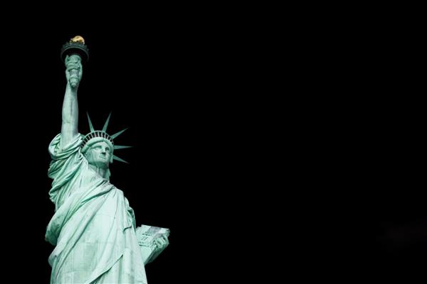 مجسمه آزادی ایالات متحده آمریکا نقطه عطف معروف با فضای کپی در پس زمینه