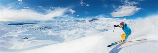 اسکی آلپاین در حال اسکی در سراشیبی فرمت پانوراما ورزش های زمستانی و فعالیت های تفریحی