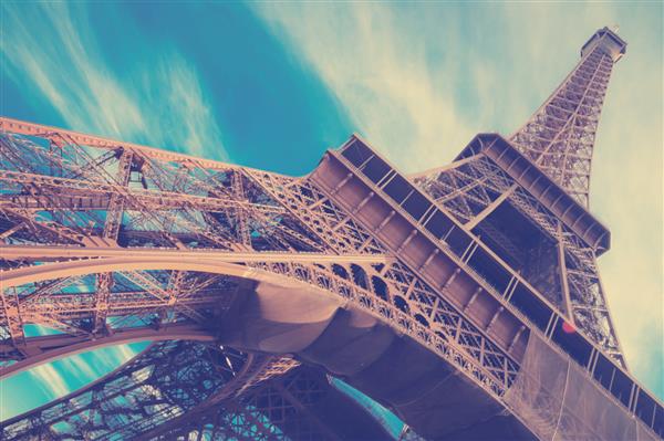 برج معروف ایفل در پاریس فرانسه تصویر فیلتر شده به سبک اینستاگرام