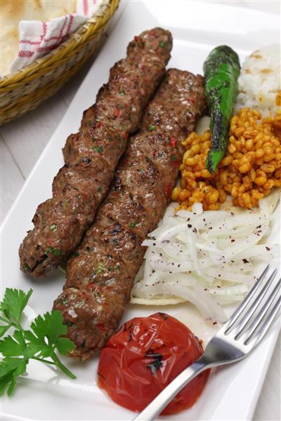 کباب آدانا کباب گوشت چرخ کرده غذای ترکی