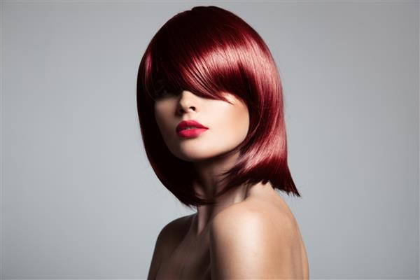 مدل موهای قرمز زیبا با موهای براق عالی پرتره نمای نزدیک