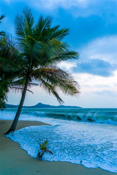 ساحل طوفانی زیبا در جزیره سامویی در تایلند