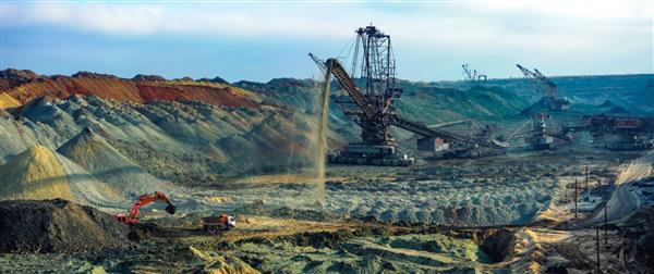 گودال باز معدن منگنز روباز ماشین آلات بیل مکانیکی غول پیکر صنعت استخراج معدن بزرگ توسعه منابع معدنی حفاری بیل مکانیکی متالورژی در اوکراین