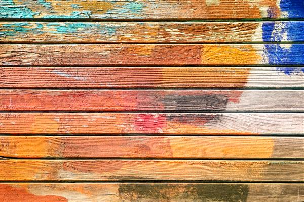 رنگ‌های پاستیل پاییزی پس‌زمینه چوبی رنگارنگ - تخته‌های فرسوده در دیوار افقی گرانج با رنگ پوست‌کن