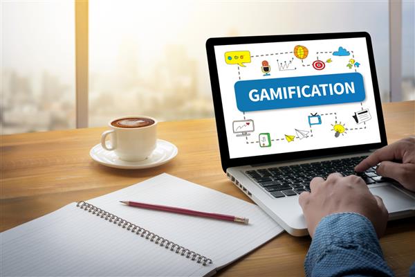 GAMIFICATION Computing Computer flare sun تصویر بریده شده مرد آزادکار نشسته پشت میز