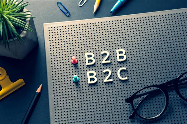 بازاریابی کسب و کار با متن b2b b2c c2c روی میز میز مفاهیم مدیریت و تجارت الکترونیک